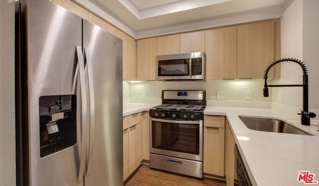 7660 Beverly Boulevard - Photo 1