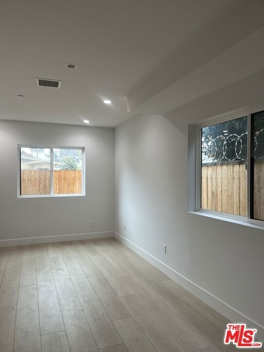 212 E 29th Street - Photo 4