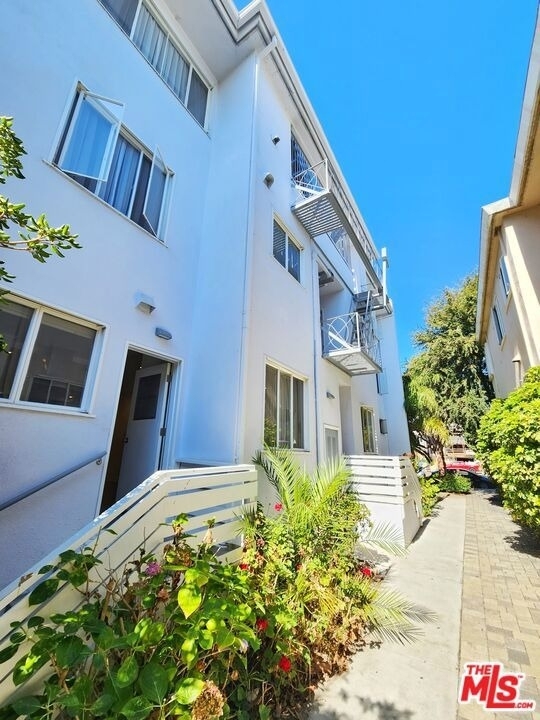 142 A San Vicente Blvd - Photo 11