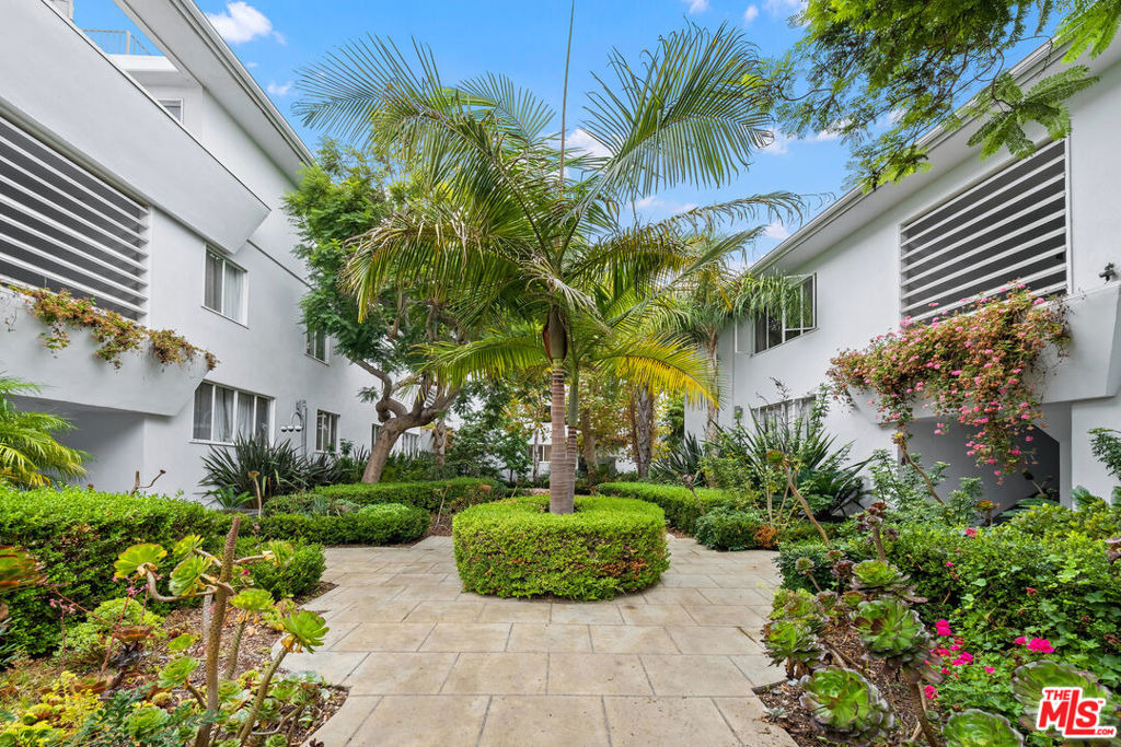 142 A San Vicente Blvd - Photo 0