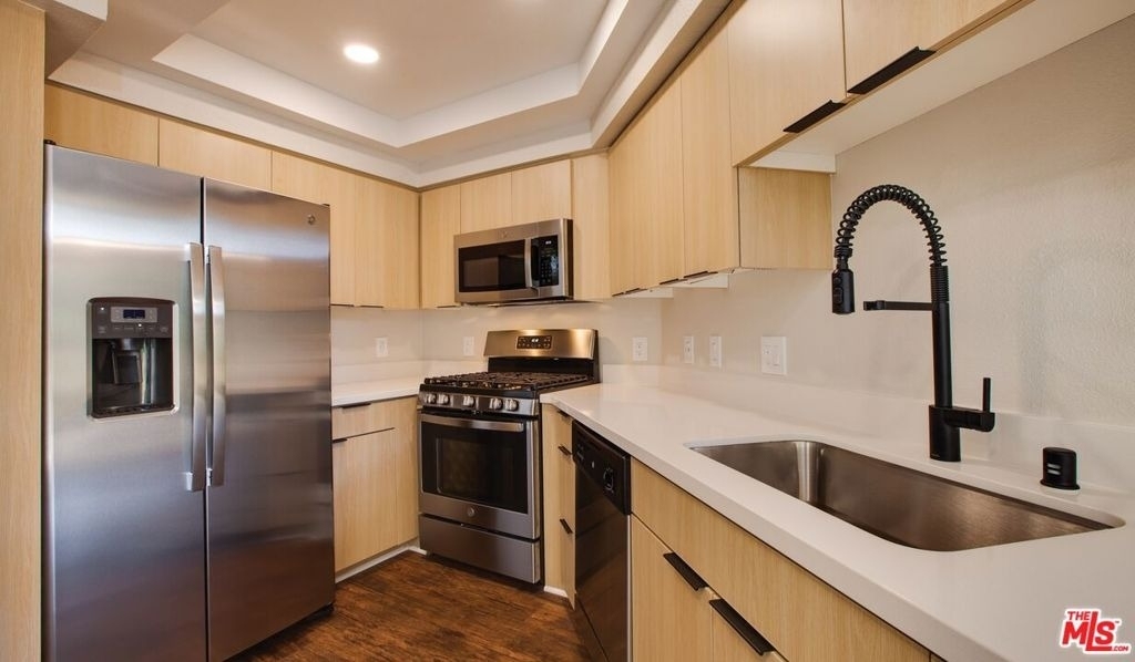 7660 Beverly Boulevard - Photo 1