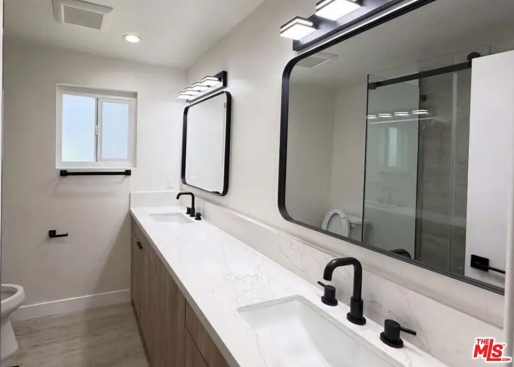 322 S Swall Drive - Photo 3