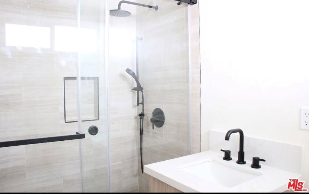 322 S Swall Drive - Photo 4