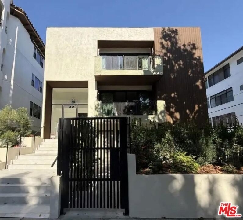 322 S Swall Drive - Photo 0