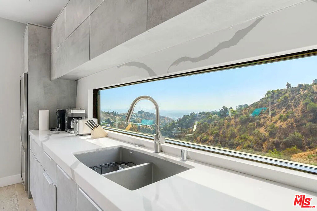 8401 Wyndham Road - Photo 10