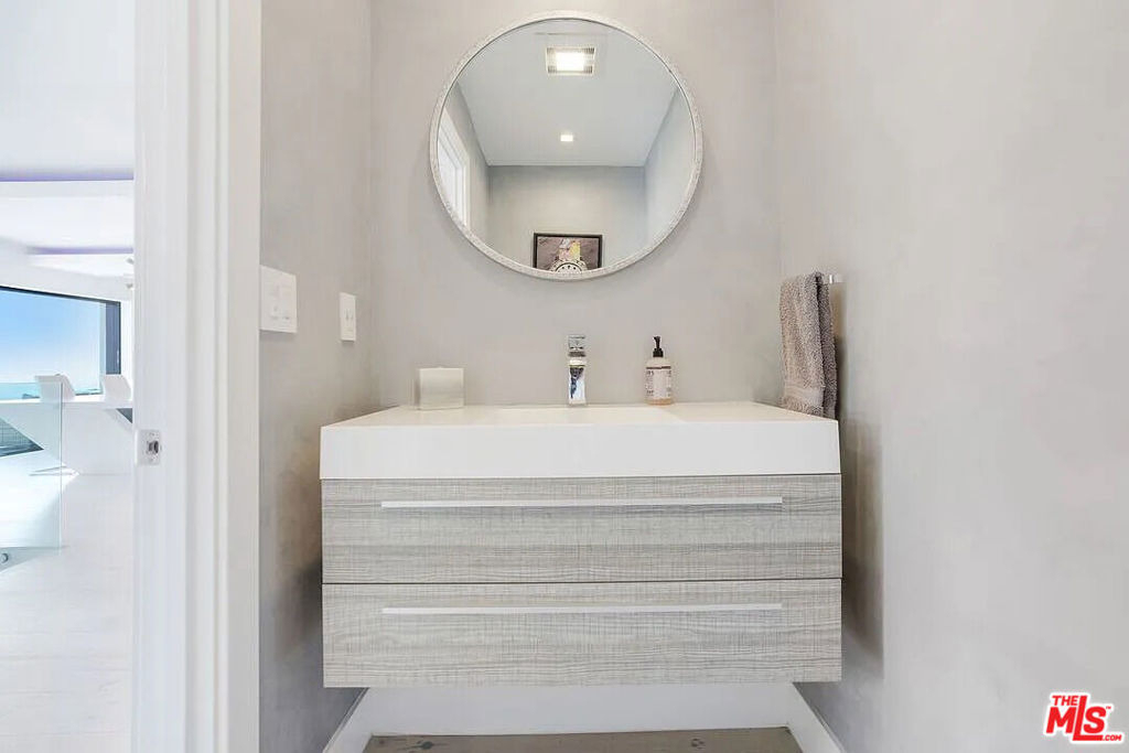 8401 Wyndham Road - Photo 17