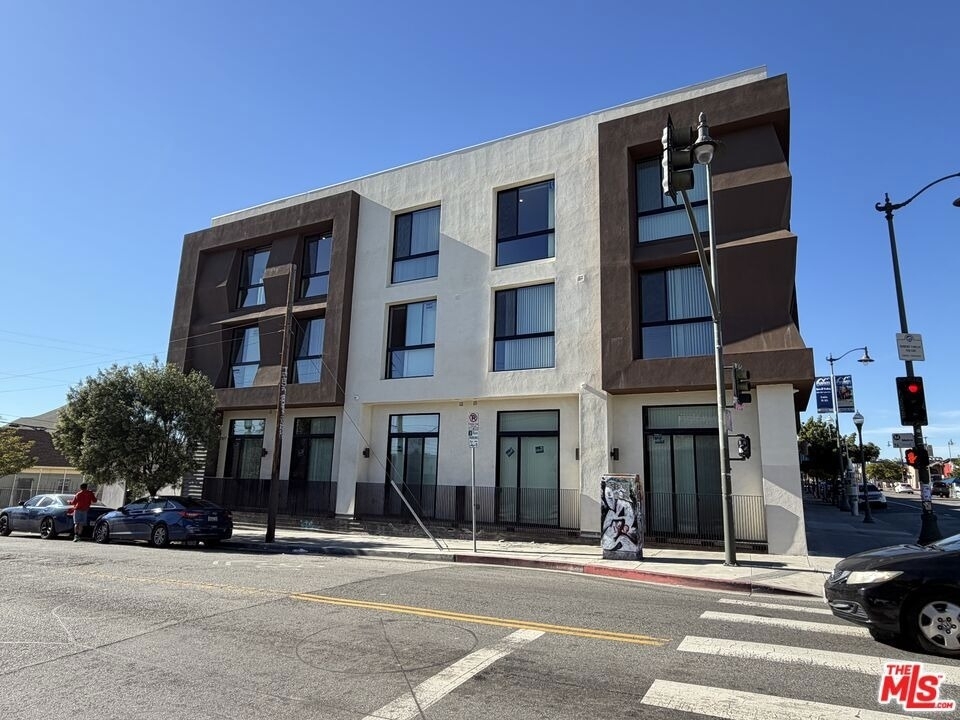 1870 E 1st Street - Photo 11