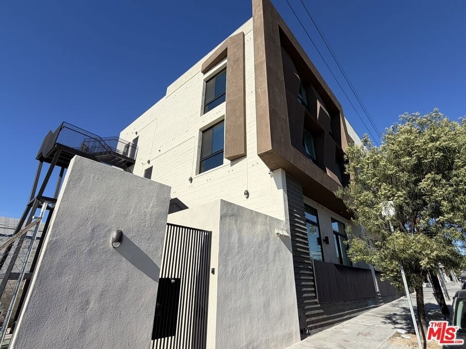 1870 E 1st Street - Photo 13