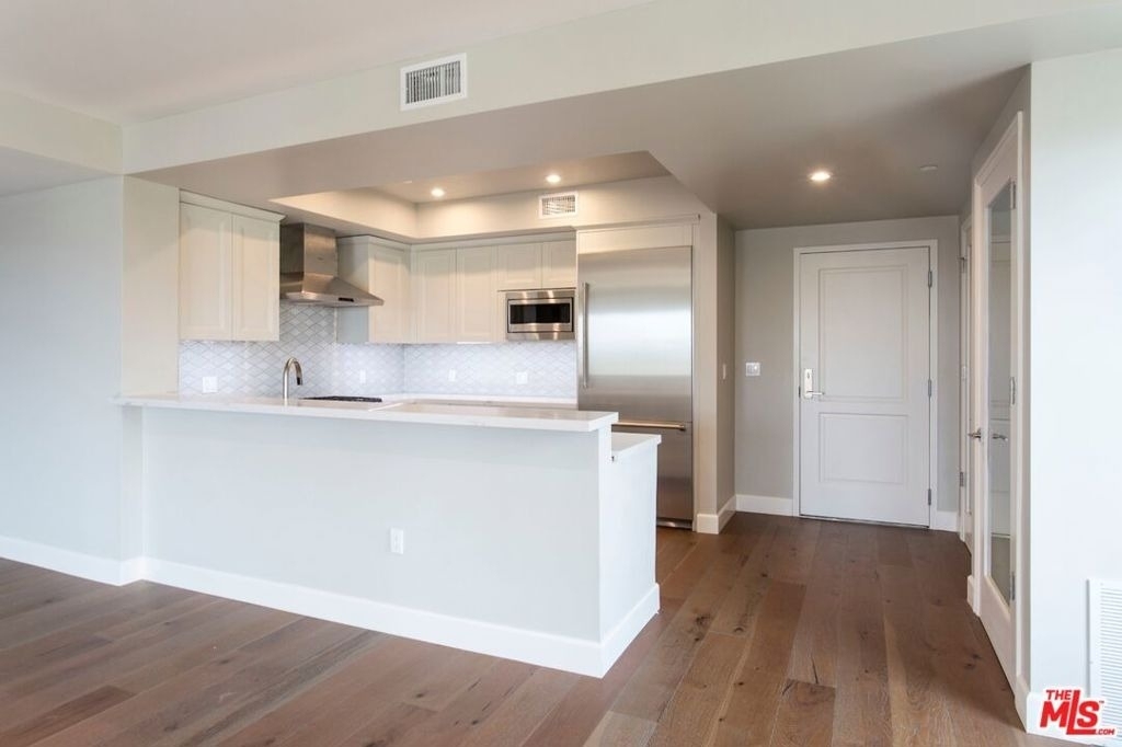 1500 S Beverly Drive - Photo 1