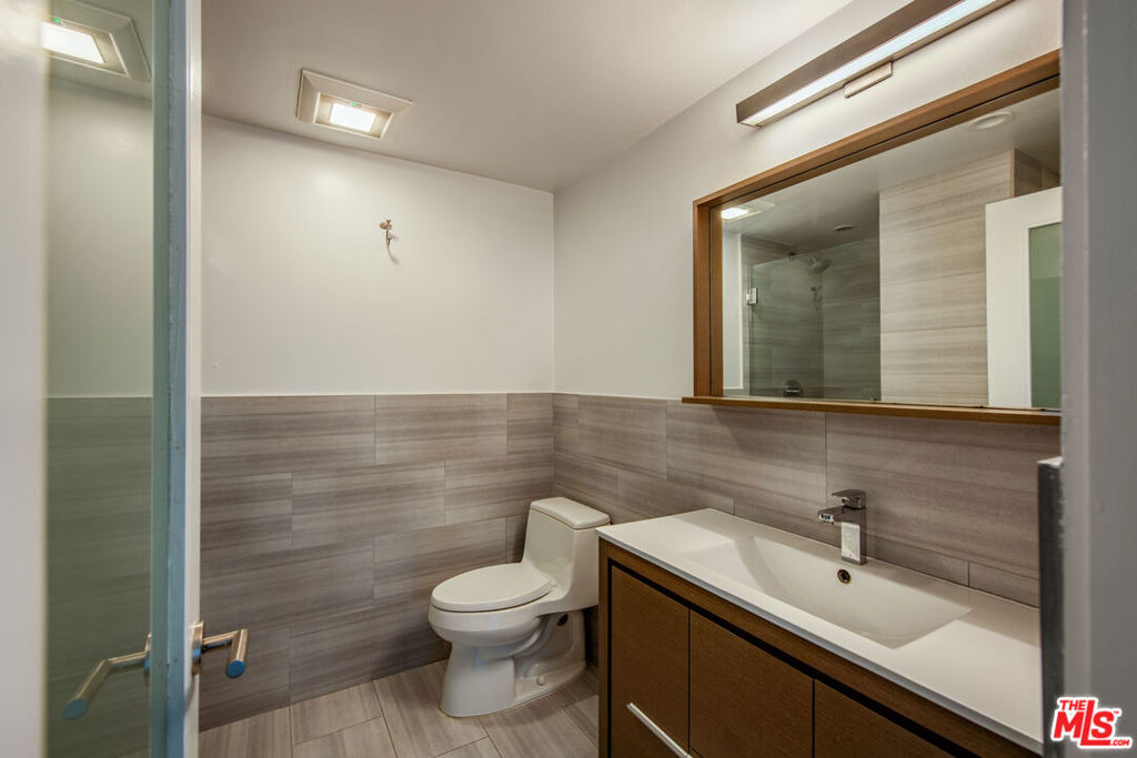 8787 Shoreham Drive - Photo 18