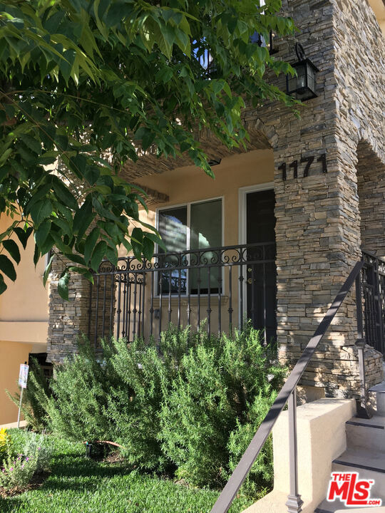 1171 Franklin Street - Photo 3