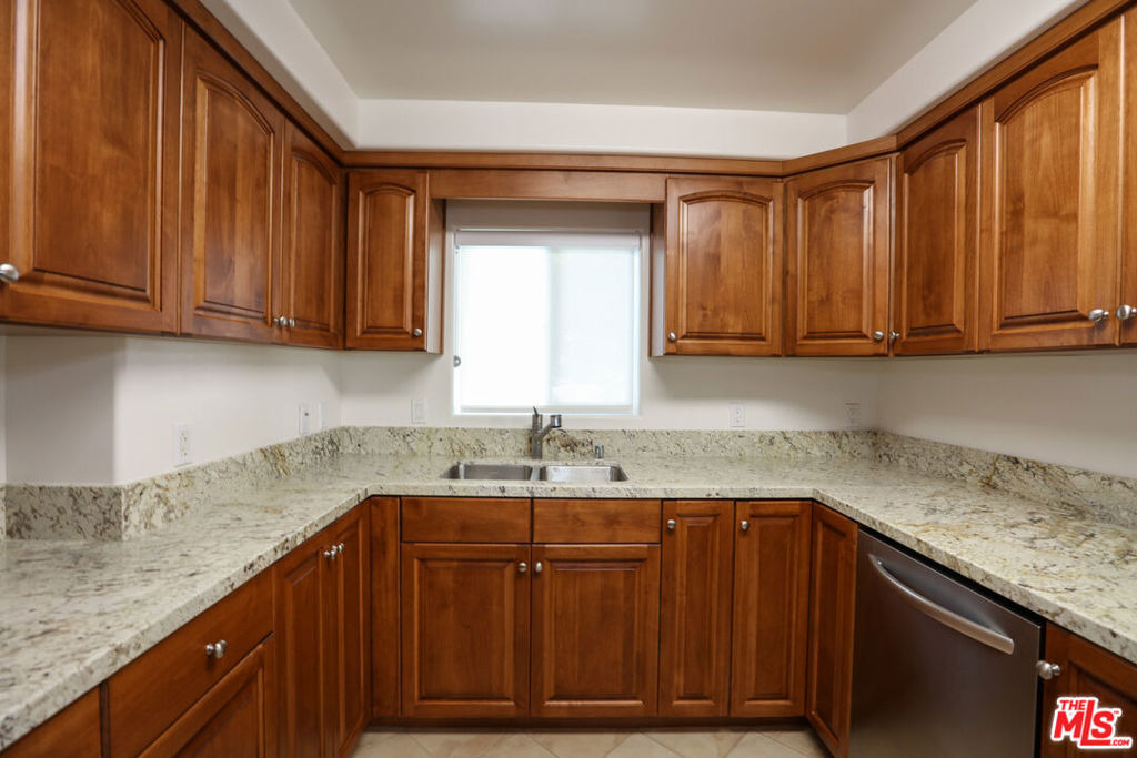 1171 Franklin Street - Photo 13