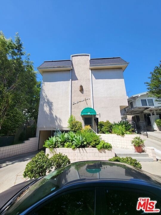 311 S Norton Avenue - Photo 0