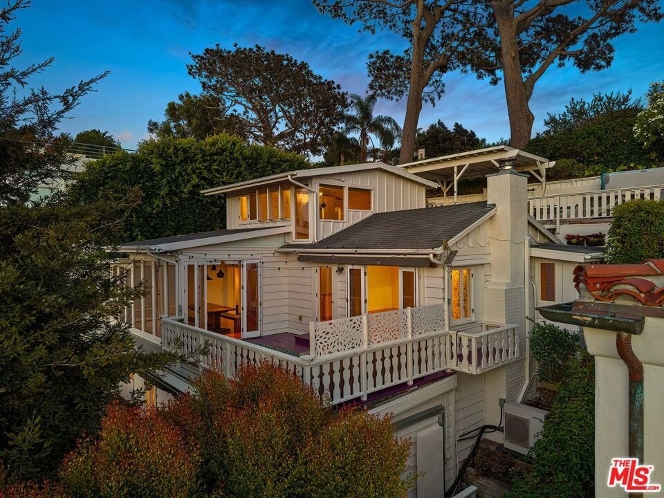 339 Adelaide Drive - Photo 2