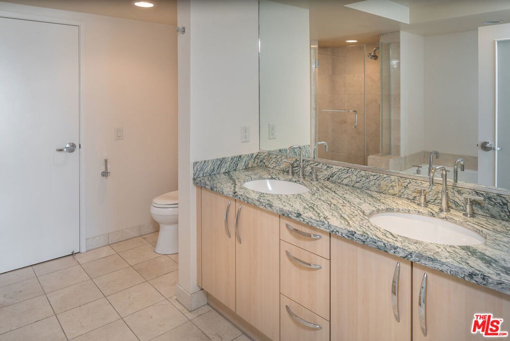 13650 Marina Pointe Drive - Photo 6