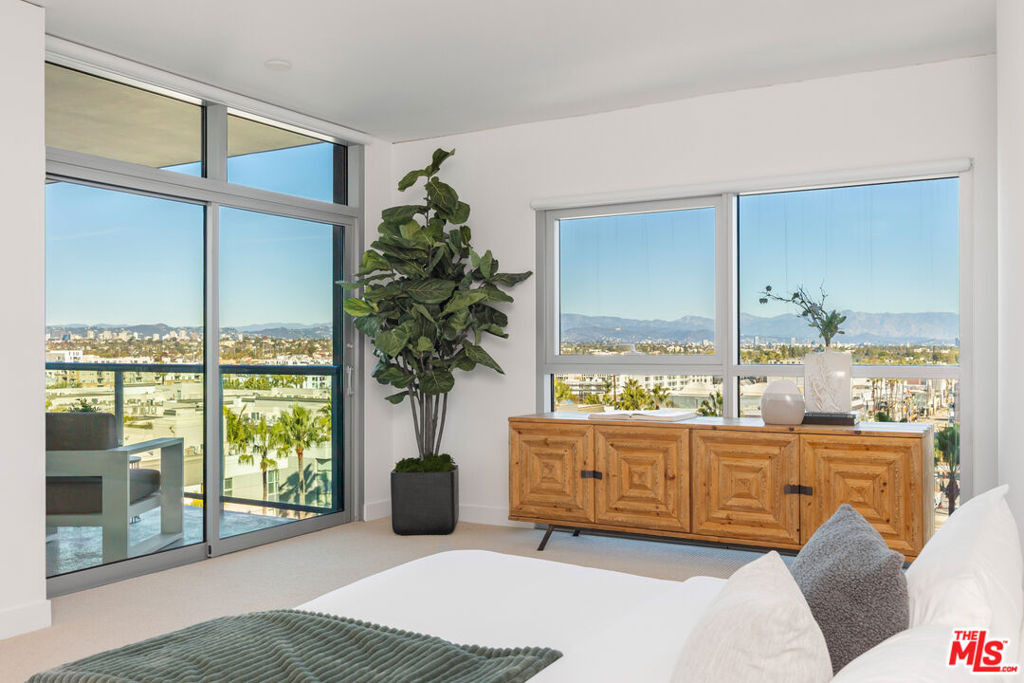 13650 Marina Pointe Drive - Photo 4