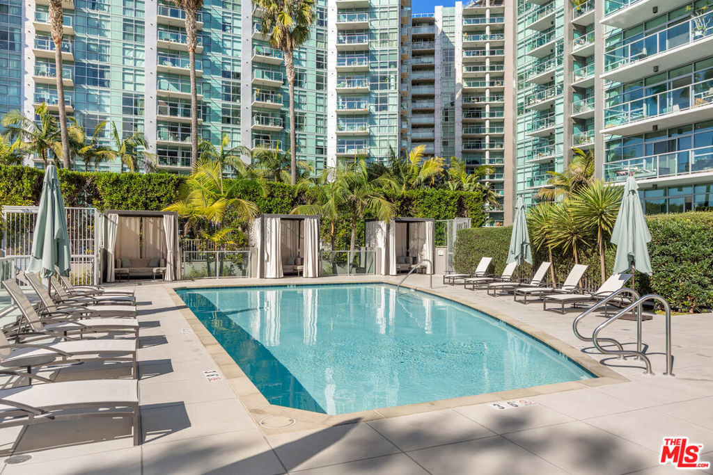 13650 Marina Pointe Drive - Photo 19