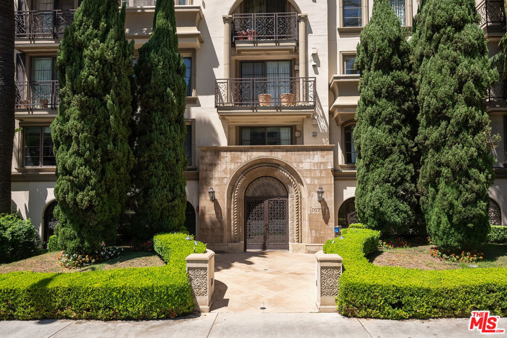 10795 Wilshire Boulevard - Photo 1