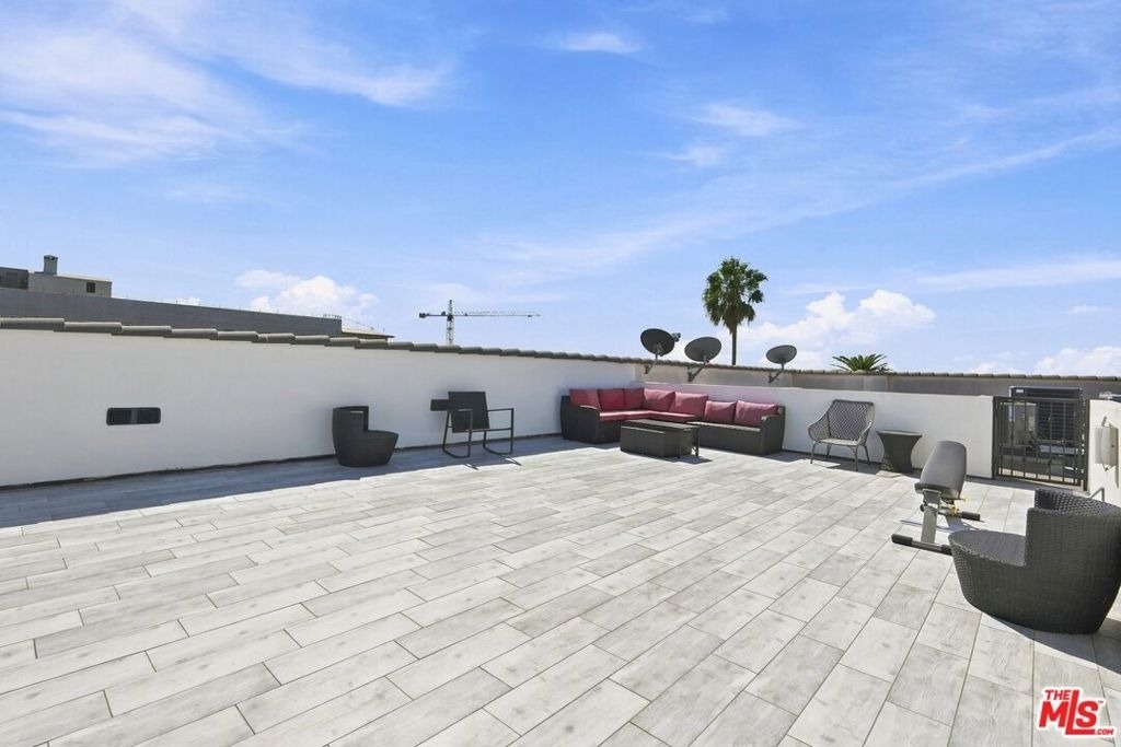 8121 Norton Avenue - Photo 33