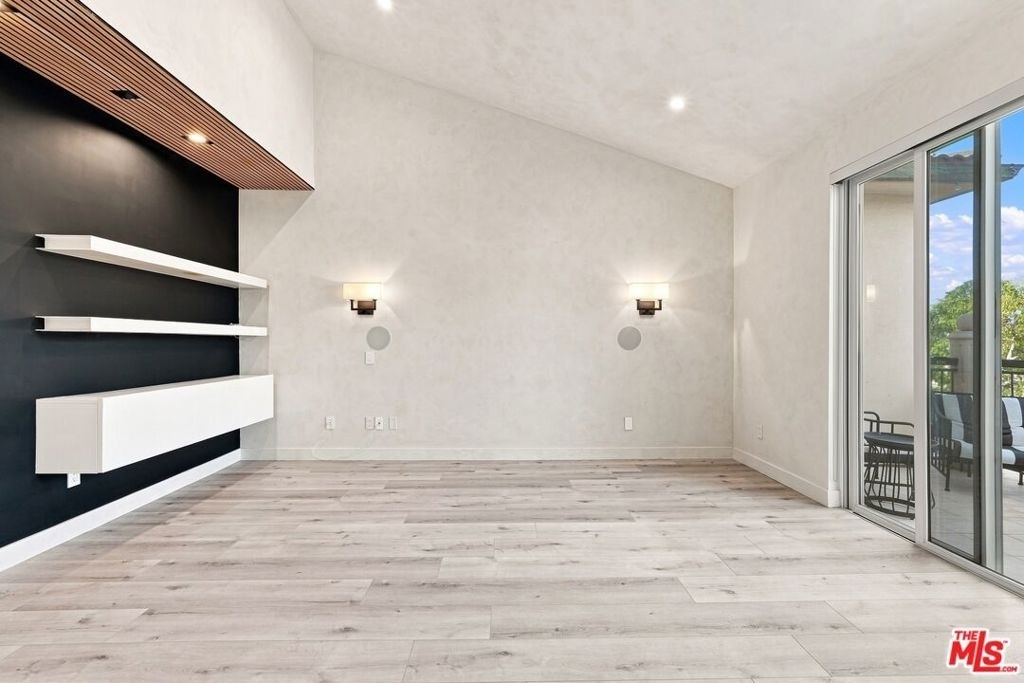 8121 Norton Avenue - Photo 18