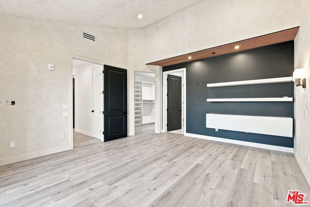 8121 Norton Avenue - Photo 19