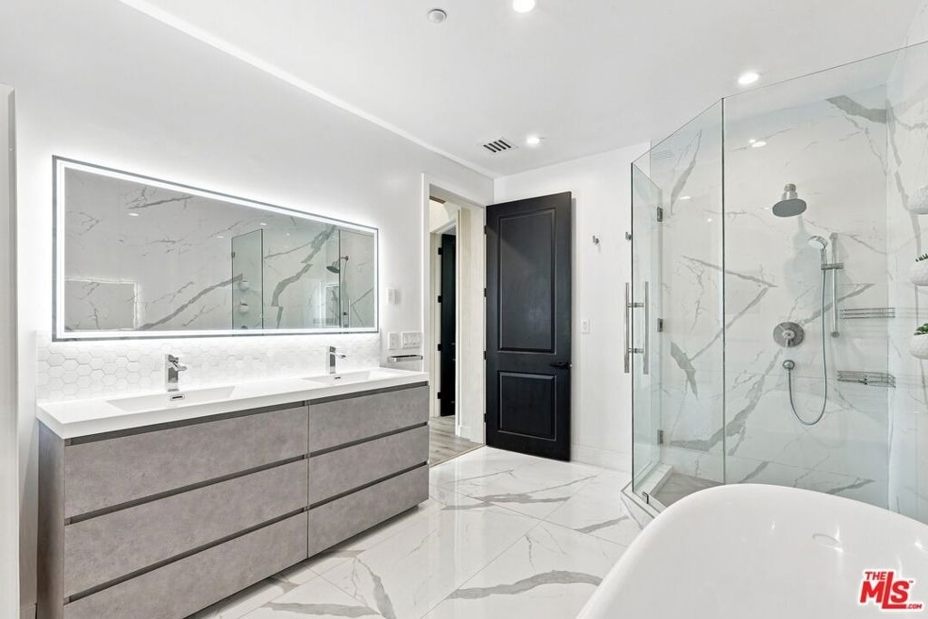 8121 Norton Avenue - Photo 22