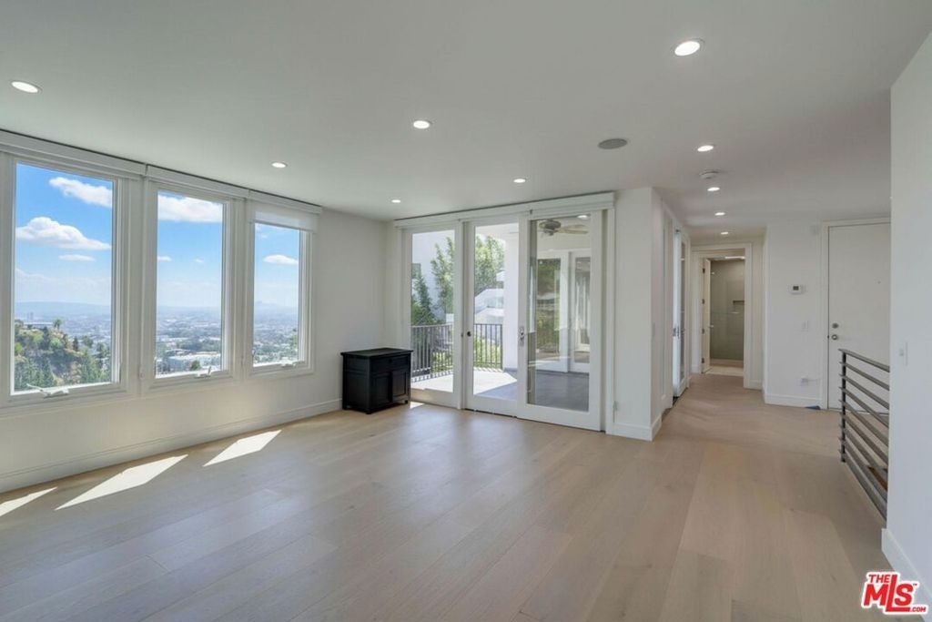 8528 Hillside Avenue - Photo 14