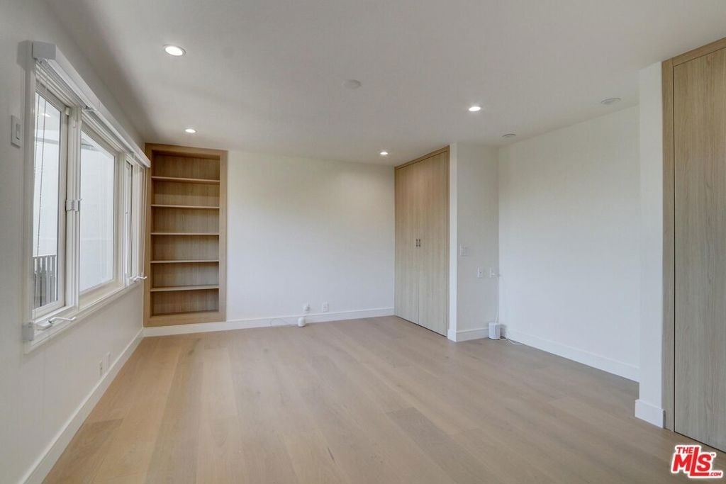 8528 Hillside Avenue - Photo 17