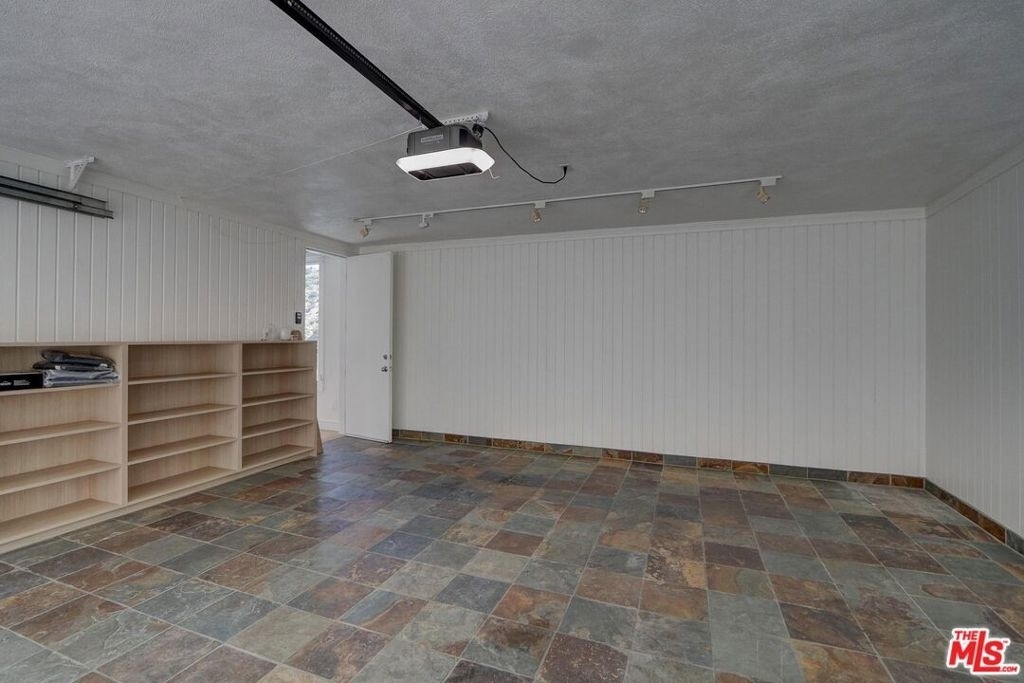 8528 Hillside Avenue - Photo 24