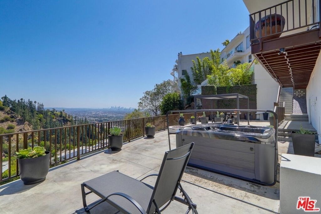 8528 Hillside Avenue - Photo 32