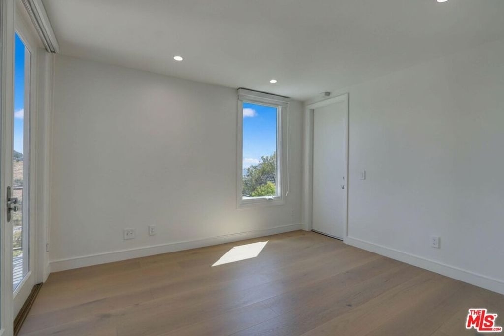 8528 Hillside Avenue - Photo 26