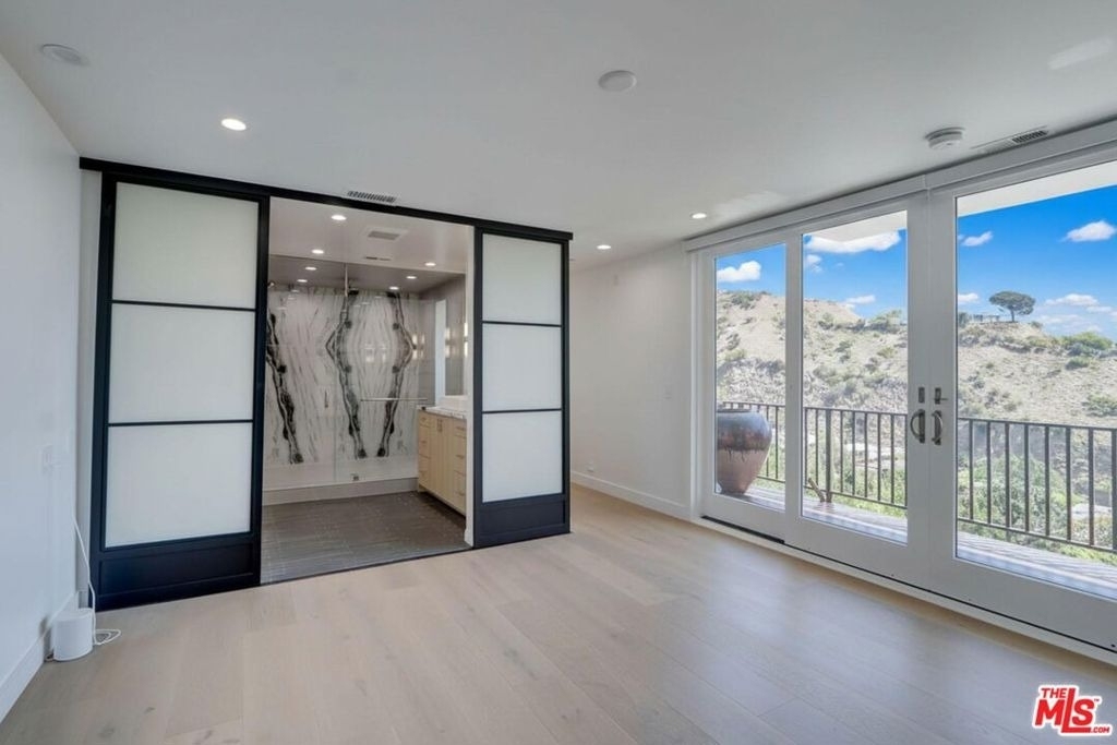 8528 Hillside Avenue - Photo 22