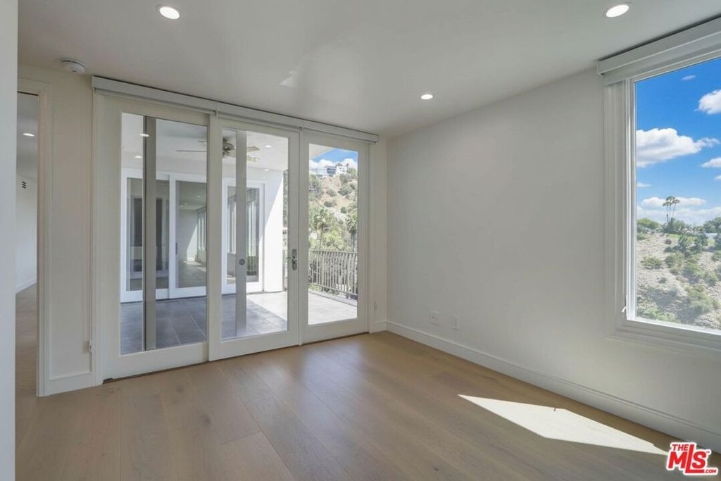 8528 Hillside Avenue - Photo 27