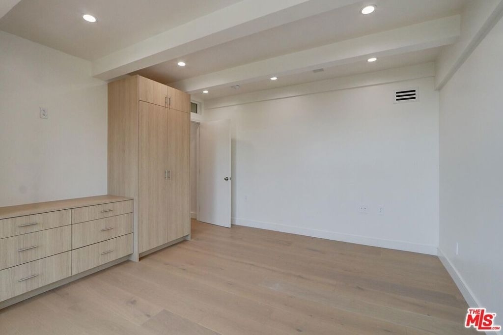 8528 Hillside Avenue - Photo 16