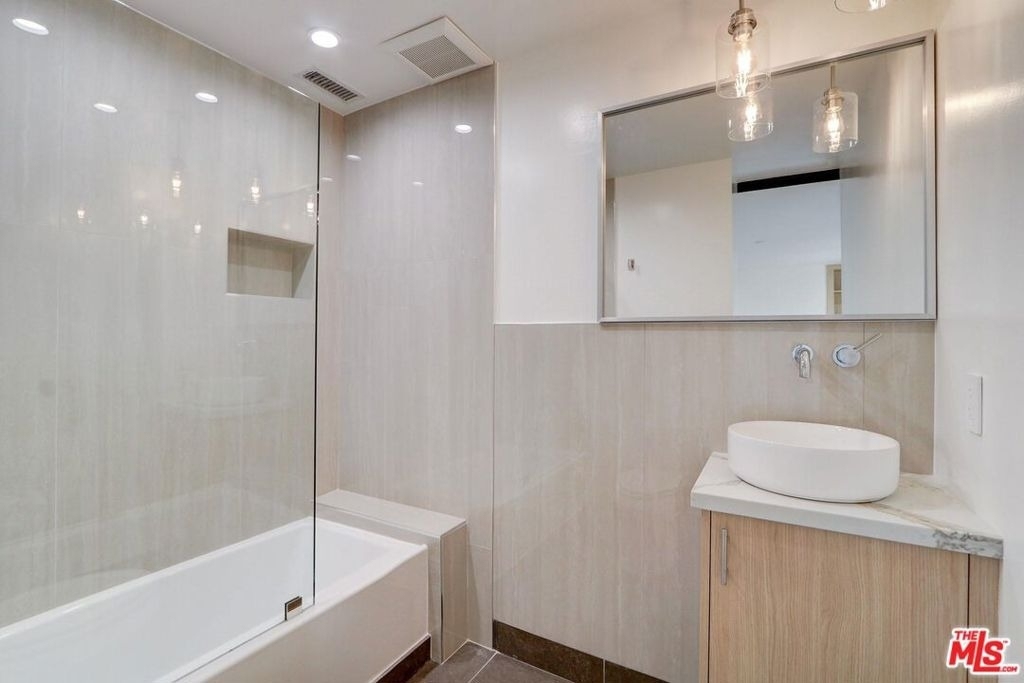 8528 Hillside Avenue - Photo 19