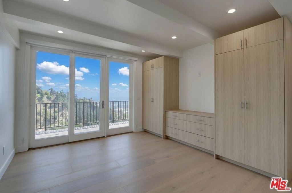 8528 Hillside Avenue - Photo 15