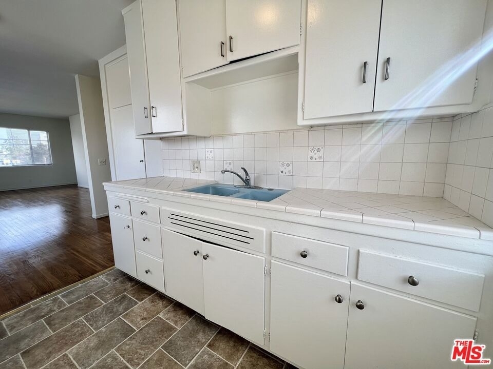 10303 Palms Boulevard - Photo 8