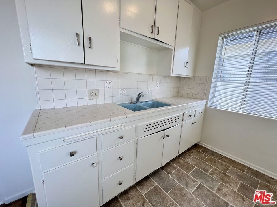 10303 Palms Boulevard - Photo 6