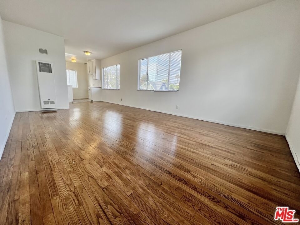 10303 Palms Boulevard - Photo 2