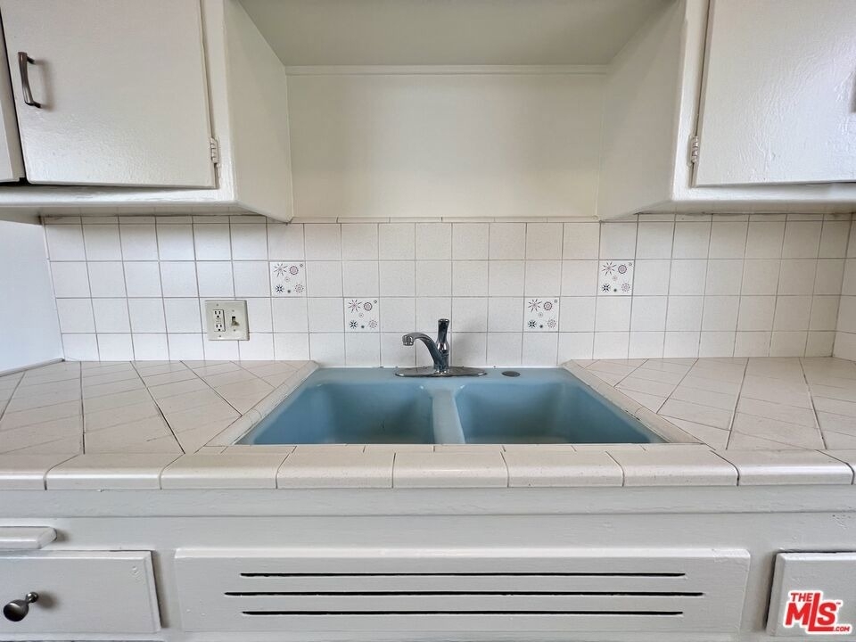 10303 Palms Boulevard - Photo 7