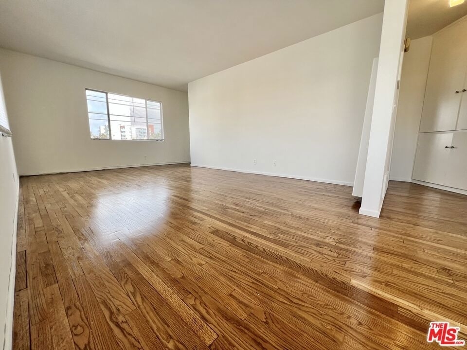10303 Palms Boulevard - Photo 1