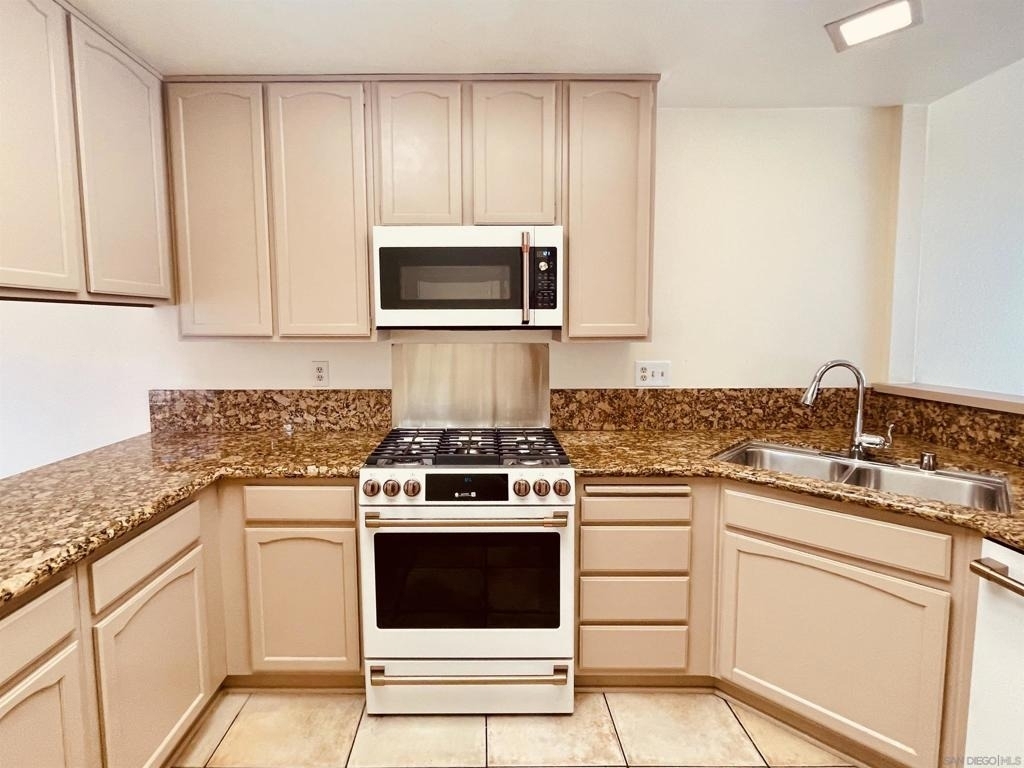 3488 Voyager Circle - Photo 7