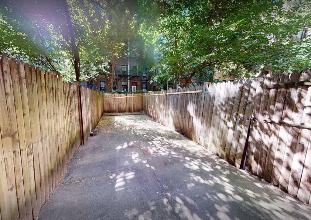 318 East 89th Street - Photo 3