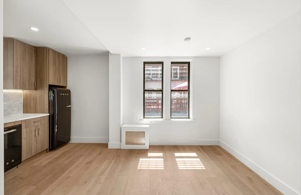 236 West 15th Street - Photo 3