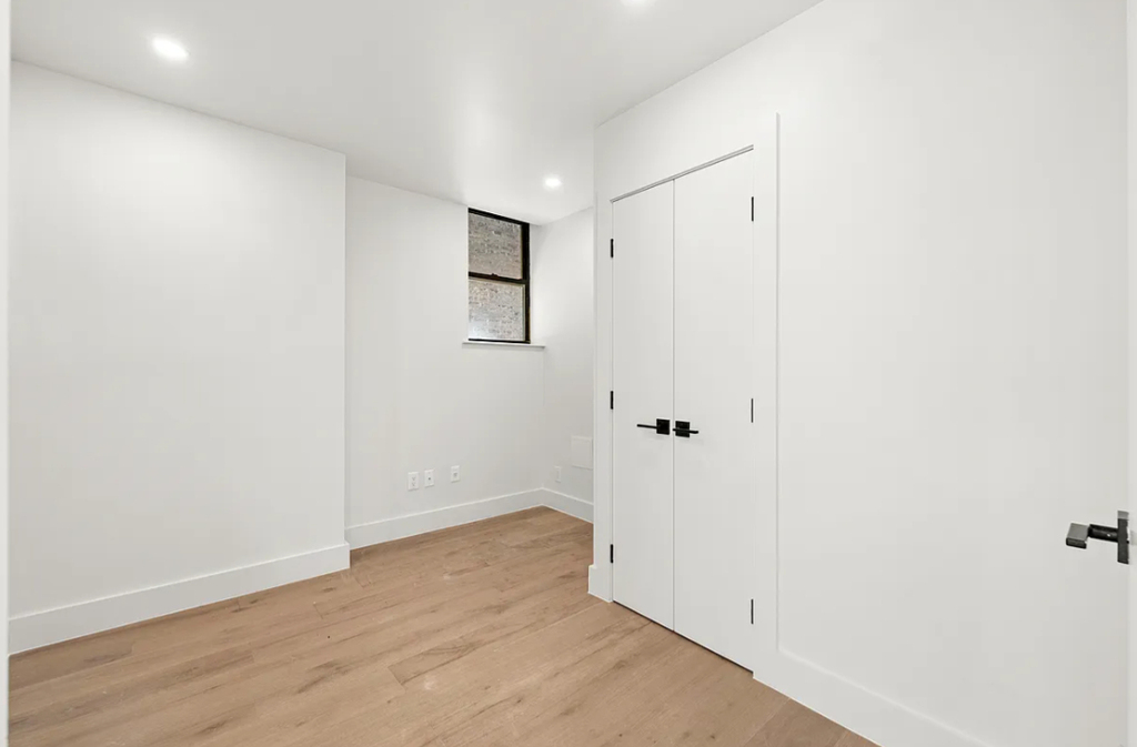 236 West 15th Street - Photo 10