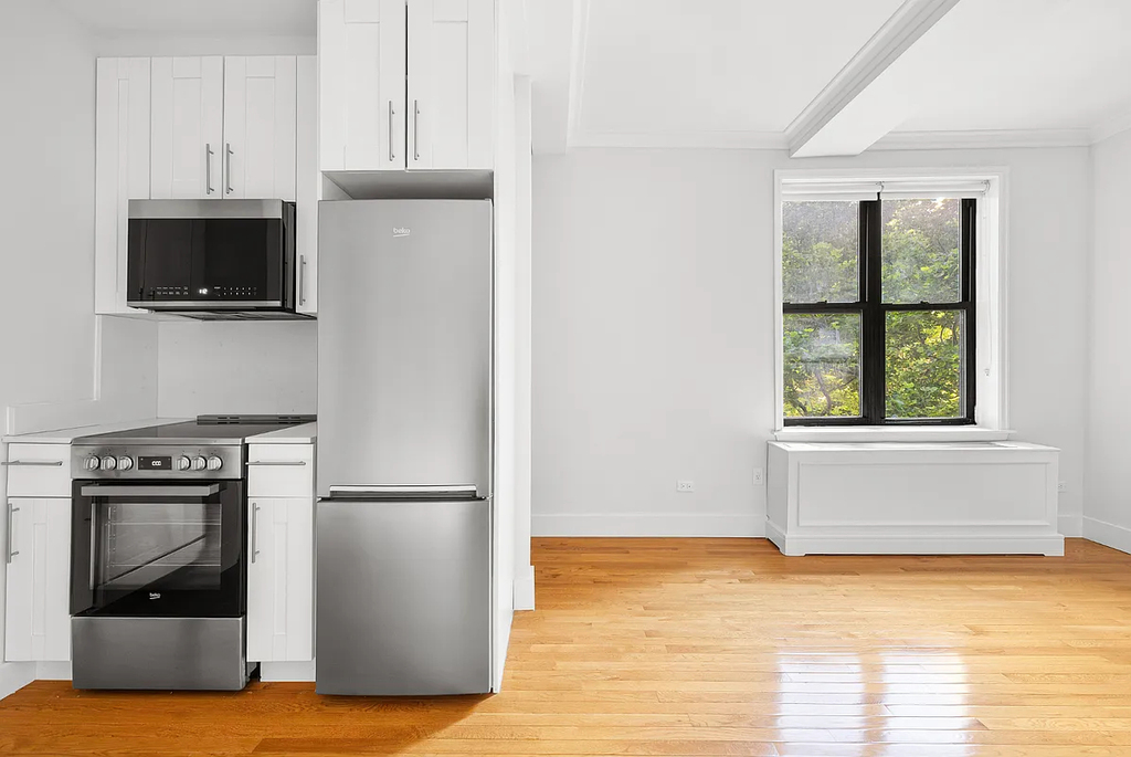 West 70th Street - Photo 6