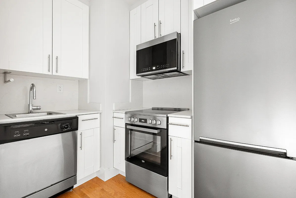 West 70th Street - Photo 5