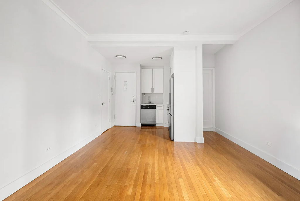 West 70th Street - Photo 3