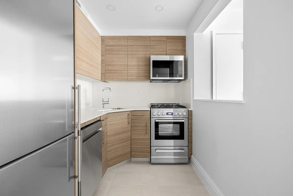 East 65th Street - Photo 8