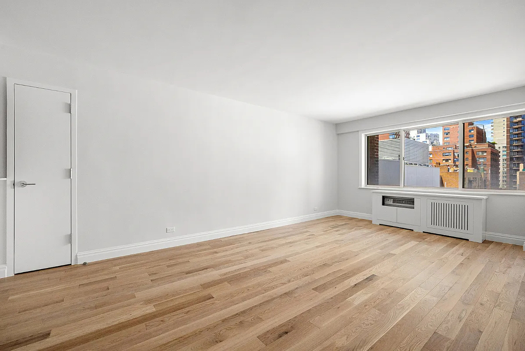 East 65th Street - Photo 5